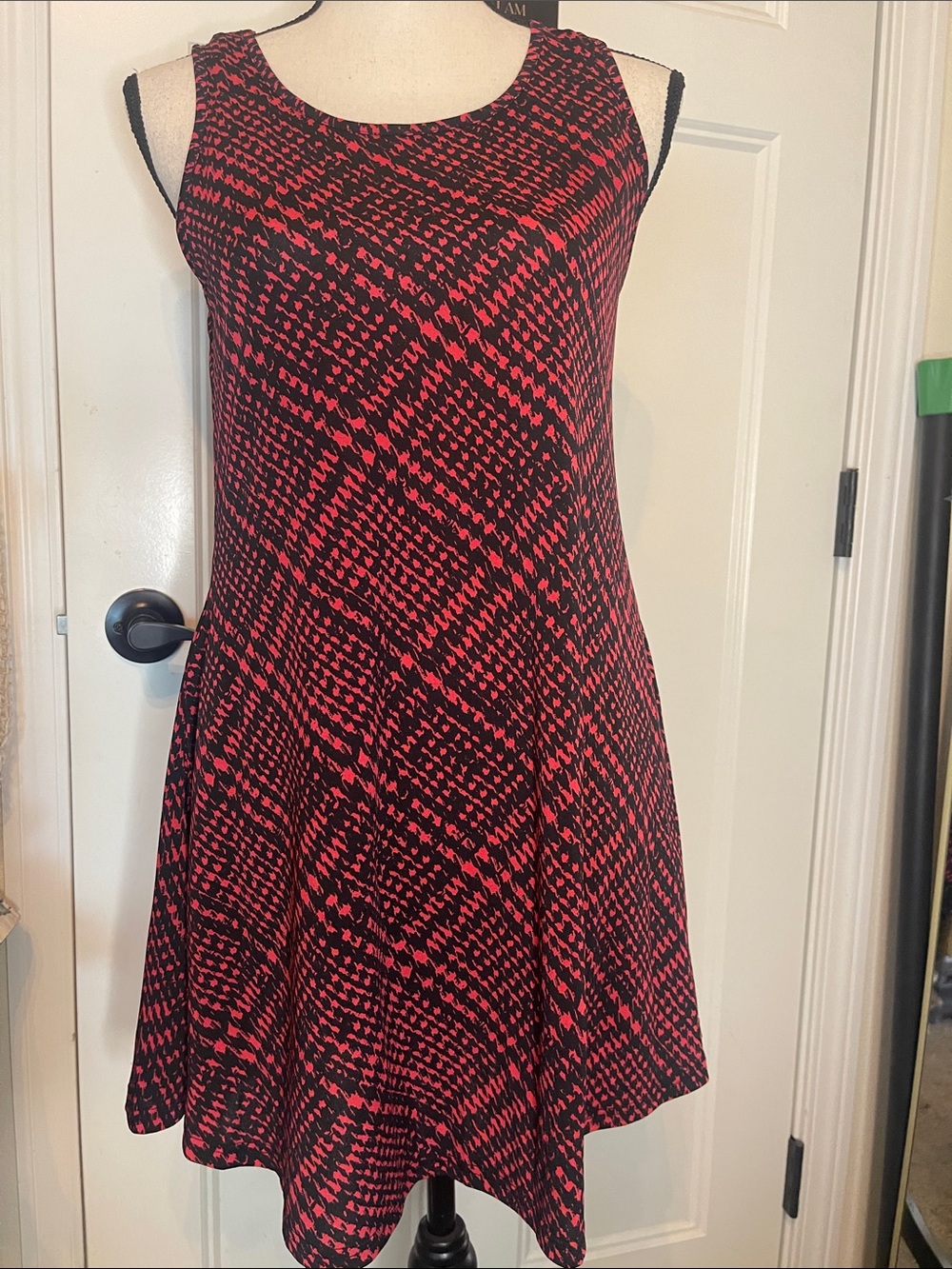 Sleeveless Red and Black Patterned Midi Dress
